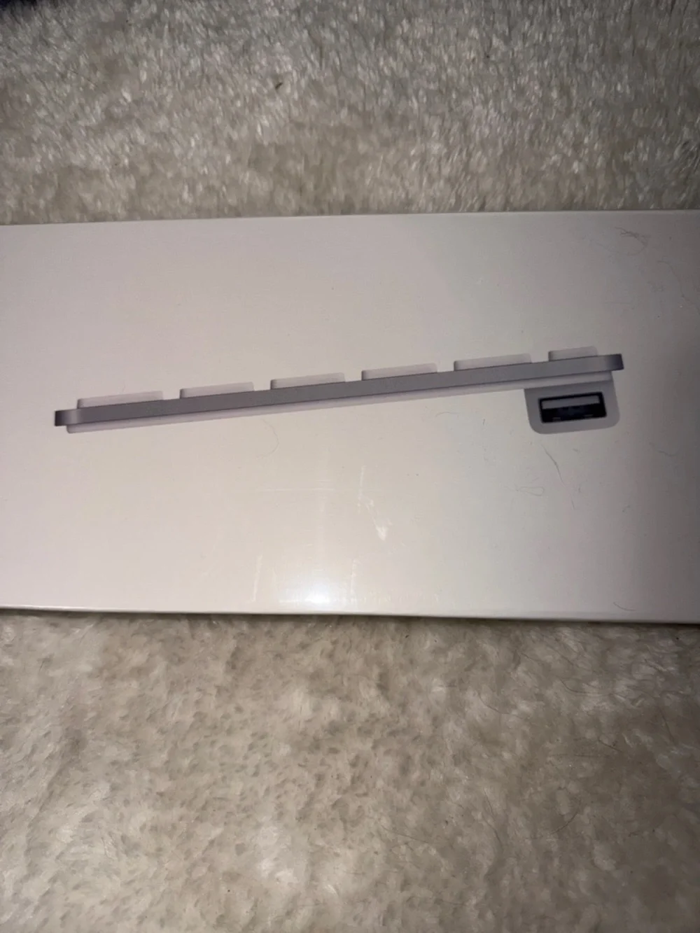 Apple White Slim Keyboard Box with Side-View Graphic and Numeric Keyboard